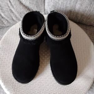 UGG Women's Classic UltraMini Maxi Curly Suede Booties